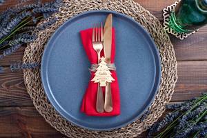 Anneau de serviette de Noël personnalisé plaqué or avec nom gravé Cordelia, décoration de table de fête - Product Image 3