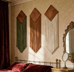 Ensemble bohème de 3 tentures murales en macramé multicolores, décoratives et faites à la main, idéales pour une maison et des espaces intérieurs élégants - Product Image 2