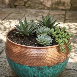 Bac à plantes en métal design pour jardins intérieurs et extérieurs, patios, balcons, arrangements végétaux et décoration de cour, provenant d'Inde. - Product Image 4