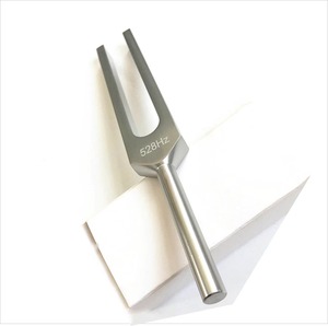 SWISHER INTERNATIONAL Diapasones Quirúrgicos Manuales de Aluminio de Alta Calidad 528HZ Instrumentos Médicos - Product Image 4