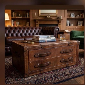Table basse en bois de manguier faite à la main, coffre de rangement en cuir buff, cloutée de laiton, meuble vintage pour salon - Product Image 2