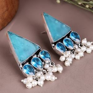 Pendientes Colgantes Triangulares Étnicos Bohemios de Latón Oxidado Plateado Vintage con Piedras de Topacio Azul y Perlas para Mujer - Product Image 3