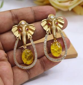 Elegantes Pendientes de Diseño en Latón Chapado en Oro de Alta Calidad para Mujer, Ideales para Fiestas y Eventos Nocturnos - Product Image 2