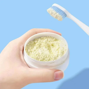 Poudre dentaire avec formule à base de plantes pour des dents fortes, une haleine fraîche et l'élimination des germes - Product Image 1