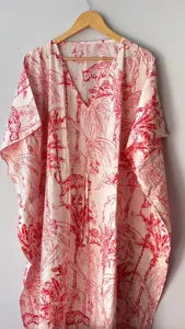 Robe longue bohème en coton blanc à imprimé naturel rouge pour femme, coupe ample, idéale comme tenue de plage ou de villégiature - Product Image 4