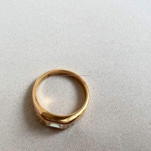 Anillo de Compromiso/Boda Vintage de Oro Amarillo de 14k con Corte Esmeralda Cultivado en Laboratorio IGI, Unisex, Oro Amarillo Fino, Ideal para Aniversarios y Fiestas - Product Image 3