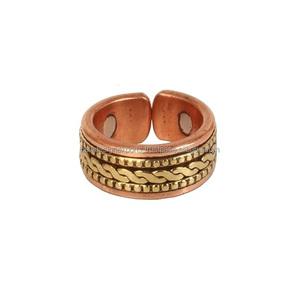 Bijoux en cuivre pur de qualité supérieure, ajustement confortable • Bande unisexe à texture texturée - Product Image 2