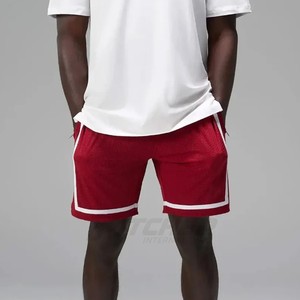 กางเกงขาสั้นกีฬาแบบตาข่ายสั่งทำพิเศษ เป็นมิตรกับสิ่งแวดล้อม แห้งเร็ว สำหรับผู้ชาย ใส่ในยิม รับผลิตแบบ OEM รับออเดอร์จำนวนมาก - Product Image 6