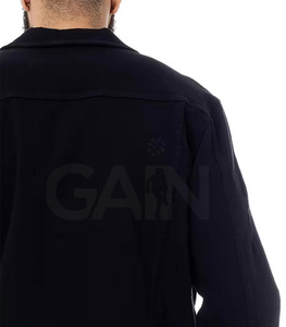 Chaqueta de invierno premium para hombre diseñada con la estética atemporal de un diseño de chaqueta vaquera. - Product Image 3