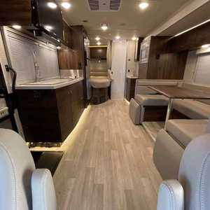 Autocaravana de Lujo para Viajes, Aventuras al Aire Libre y Expediciones de Campamento - Product Image 4