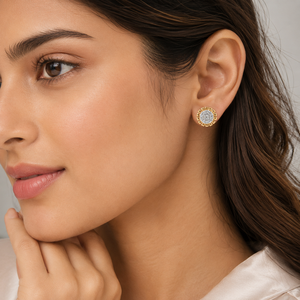 Boucles d'oreilles clous tournesol en or jaune 18 carats et diamants pour femme, finition polie, design de créateur, pour usage quotidien, soirée, mariage, cadeau, bijoux - Product Image 1