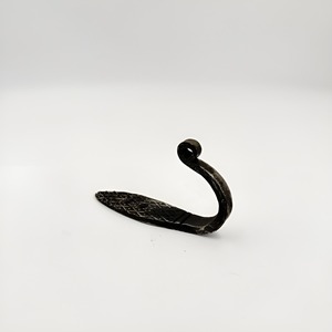 Vintage Siyah Dövme Demir Metal Kanca |   Ağır Hizmet Tipi Kareli Dokulu Duvara Monte Askı Kancası |   Dekoratif Demirci Eşyaları - Product Image 3