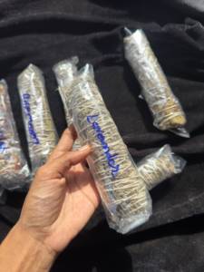 Bâtons d'encens de sauge de 4 pouces pour la purification de la maison, la parfumerie, la méditation et les rituels d'encens. Sauge blanche cultivée. - Product Image 1