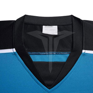 Jersey de Hockey sobre Hielo para Adultos al por Mayor, Diseño Personalizado para Equipos, Poliéster Transpirable, Colores y Logotipo Personalizados, Hecho en Pakistán - Product Image 3