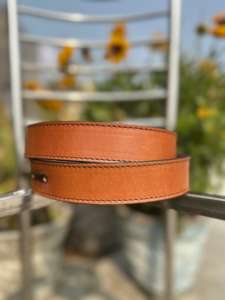 Ceinture en cuir artisanale vintage pour homme avec broderie et boucle en cuivre, largeur 3,5 cm - Product Image 2