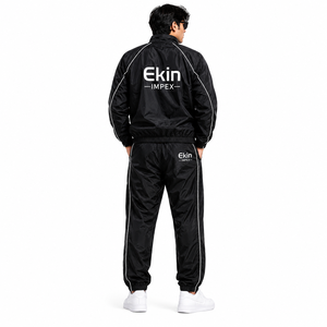 Conjunto Deportivo Personalizado para Hombre, Chaqueta Cortavientos Impermeable de Nailon y Pantalones Jogger - Product Image 2