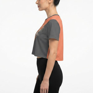 T-shirt court décontracté pour femmes, tissu doux, manches courtes, col rond, tenue d'été simple et confortable pour un usage quotidien et en voyage - Product Image 3