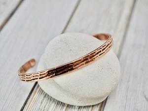 Pulseras Magnéticas de Cobre Puro al por Mayor, Brazaletes Personalizados con Diseño Clásico Vintage de Cruz, Artesanía Metálica Curativa - Product Image 3