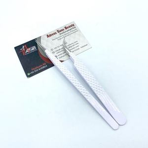 Pince à cils japonaise en acier inoxydable 90 à 45 degrés, extensions de cils en fibre durable enduites de poudre blanche, type pointu - Product Image 5