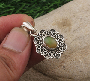 Pendentif en opale d'Éthiopie naturelle serti de pierres, en argent sterling 925 plaqué platine, collier de style victorien, bijoux en pierres précieuses - Product Image 1
