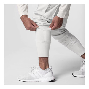 Pantalons oversize tendance pour hommes, coupe large, tissu doux et détails élégants, parfaits pour le streetwear moderne. - Product Image 4