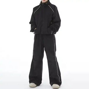 Conjunto de chándal cortavientos de color sólido para hombre, de alta calidad, 100% nailon, impermeable y ligero. - Product Image 1