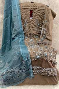 Winter Shalwar Kameez: 7XL Heavy Rayon avec un imprimé en mousseline de soie Dupatta pour un mélange parfait de confort et de style chic - Product Image 2