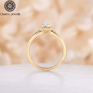 Anillo de Compromiso de Moissanita con Corte Cojín Chapado en Oro de 14K para Mujer Charm Jewels, Engaste de Flor con Puntas, Estilo Clásico, Certificado IGI 3 - Product Image 4