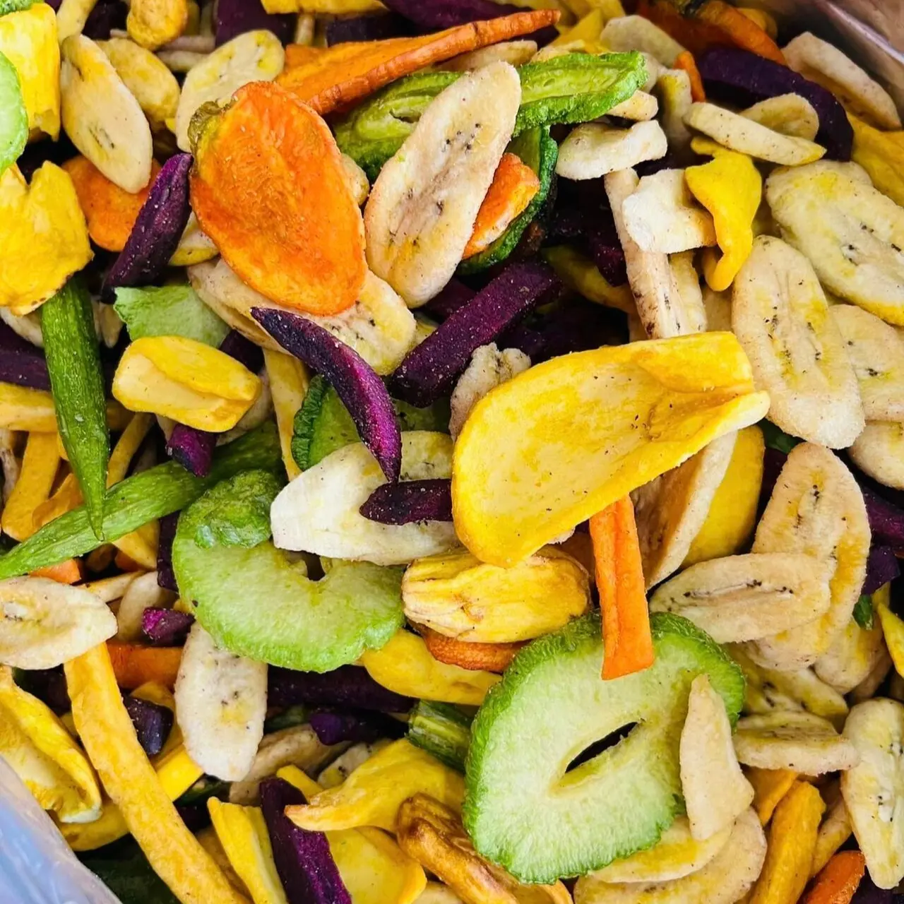 थोक क्रिस्पी मिक्स मीठे सूखे फल और सब्जियां स्नैक फूड थोक पैकिंग के लिए निर्जलित फल और सब्जी स्लाइस चिप्स