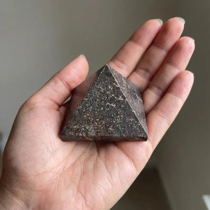 Venta al por Mayor de Ágata Piramidal Muntaha de 30-35 mm, Piedra Natural Hecha a Mano, Cristales de Reiki a Granel, Ganet de Primera Calidad, Khambhat, India - Product Image 3