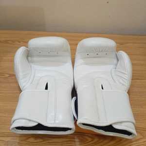 Guantes de Boxeo Profesionales Personalizados al por Mayor, Blancos, de Cuero Genuino de 12oz, con Cordones, para Entrenamiento y Sparring, YM-BGW-02 - Product Image 2