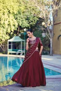 ชุดกระโปรงงานเฉลิมฉลอง Heirloom Rangoli Crush พร้อมเสื้อปักเลื่อมประดับเอว ผ้าพลิ้วสวยสำหรับเจ้าสาว แบบสั่งตัดพิเศษ ผ้า OMY 1464 -DC - Product Image 3