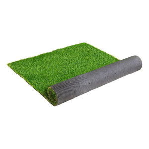 Gazon artificiel au toucher doux pour les aires de jeux pour enfants, les zones pour animaux de compagnie et les espaces résidentiels en arrière-cour. - Product Image 3