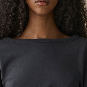 Camiseta básica de alta calidad para mujer, tela suave, ropa de uso diario, diseño de manga larga con material suave y cómodo, con logo. - Product Image 2