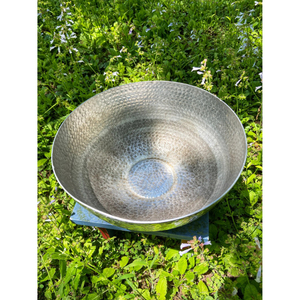 Bol à salade rond moderne en acier inoxydable doré, design martelé poli, pour desserts et salades, idéal pour la décoration de la table à la maison - Product Image 6
