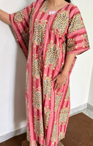 Vestido Kaftan Moderno de Algodón Estampado para Mujer con Textura Suave y Aspecto Moderno - Product Image 2