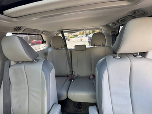 Toyota Sienna SE Premium 2019 Usada en Excelentes Condiciones, Minivan en Venta - Product Image 3