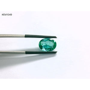 Esmeralda Verde 3A de Alta Calidad, Cristal Natural de Zambia, Corte Ovalado Facetado, 4.52ct, Gema Suelta de Alta Calidad para Anillos - Product Image 1
