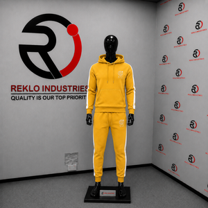 Conjunto Deportivo Dorado para Hombre, Sudadera con Capucha y Pantalones Jogger con Logotipo Personalizado, Franja Lateral Blanca, Ropa Deportiva de Felpa, Venta al Por Mayor - Product Image 3