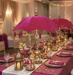 Centre de table de mariage moderne et classique en velours et bois, 24 pouces, accents de table de luxe pour les festivals Haldi, Mehndi, Dholki - Product Image 1