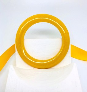 Bracelet en résine jaune de qualité supérieure, léger, confortable à porter, artistique, élégant, personnalisable en taille et couleur - Product Image 3