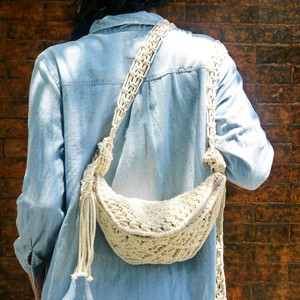 Sac à bandoulière tendance pour femme en macramé et crochet, fait main, en polyester, avec doublure en coton, fermeture éclair, forme ventre, pour l'été - Product Image 3
