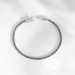 Bracelet tennis en moissanite bleue taille princesse en argent 925, bijoux fins minimalistes, fabricant indien. - Product Image 4