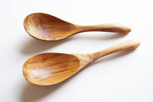 Cuchara de Madera Natural Hecha a Mano para Cocinar con Superficie Pulida Suave, Utensilio de Cocina Reutilizable para Remover, Mezclar y Saltear - Product Image 4