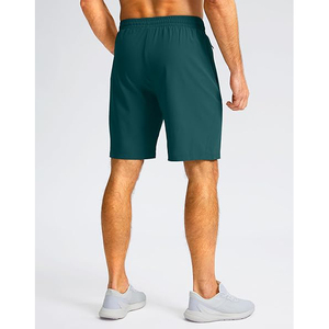 Short de sport à double couche avec coque extérieure pour une meilleure circulation de l'air, doublure intérieure pour plus de confort et aérations latérales pour un espace pour les jambes. - Product Image 2