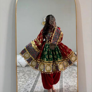 Robe de mariée traditionnelle afghane Kuchi rouge avec une énorme jupe évasée et des broderies tribales complexes faites à la main - Product Image 1