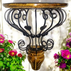 Estante de Pared de Madera y Hierro Forjado - Elegante Soporte para Plantas y Decoración de Jardín para el Hogar y la Sala de Estar, Negro y Marrón - Product Image 1