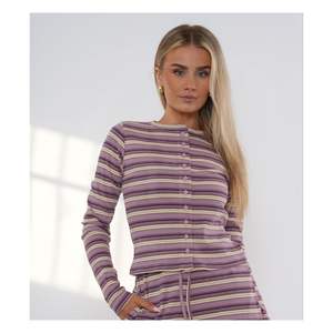 Conjunto de 2 Piezas para Mujer, Estilo Lounge, con Blusa de Manga Larga con Botones y Pantalones con Cordón Ajustable - Product Image 2