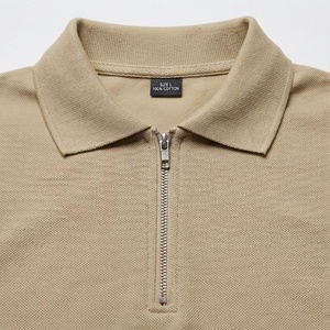 Polo en tricot à manches courtes beige pour homme avec fermeture éclair, design uni décontracté, coupe classique - Product Image 4
