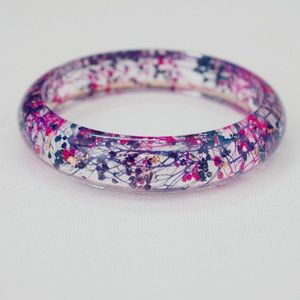 Bracelet jonc moderne de luxe en résine, large, en acrylique, pour filles, élégant, décontracté, pour les fêtes et le quotidien, collection design - Product Image 1
